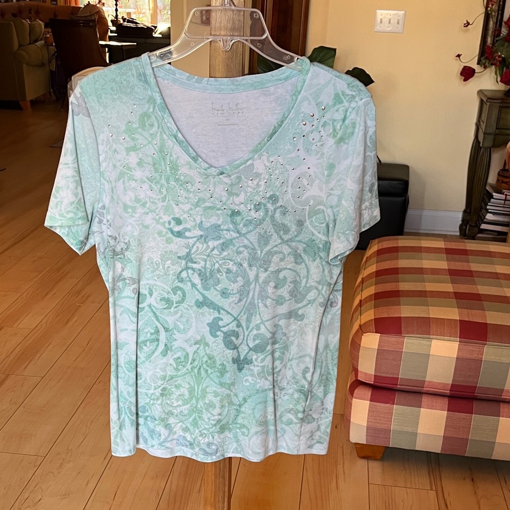Nicole Miller Light Green Patterned Short Sleeve Tee size Med